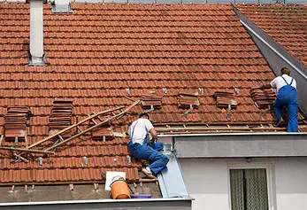 travaux de vérification de toit 